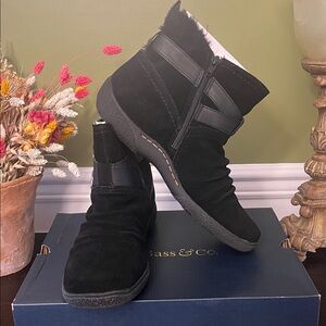 G.H. Bass & Co. Black Ankle Booties with box